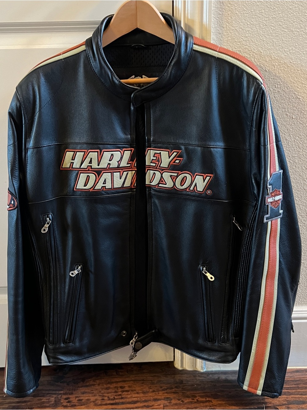 Vintage 90s Harley-Davidson
Torque Black Leather
Motorcycle
Jacket Size Large